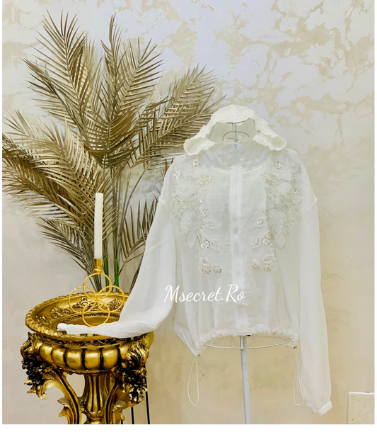 Jacheta alba cu gluga