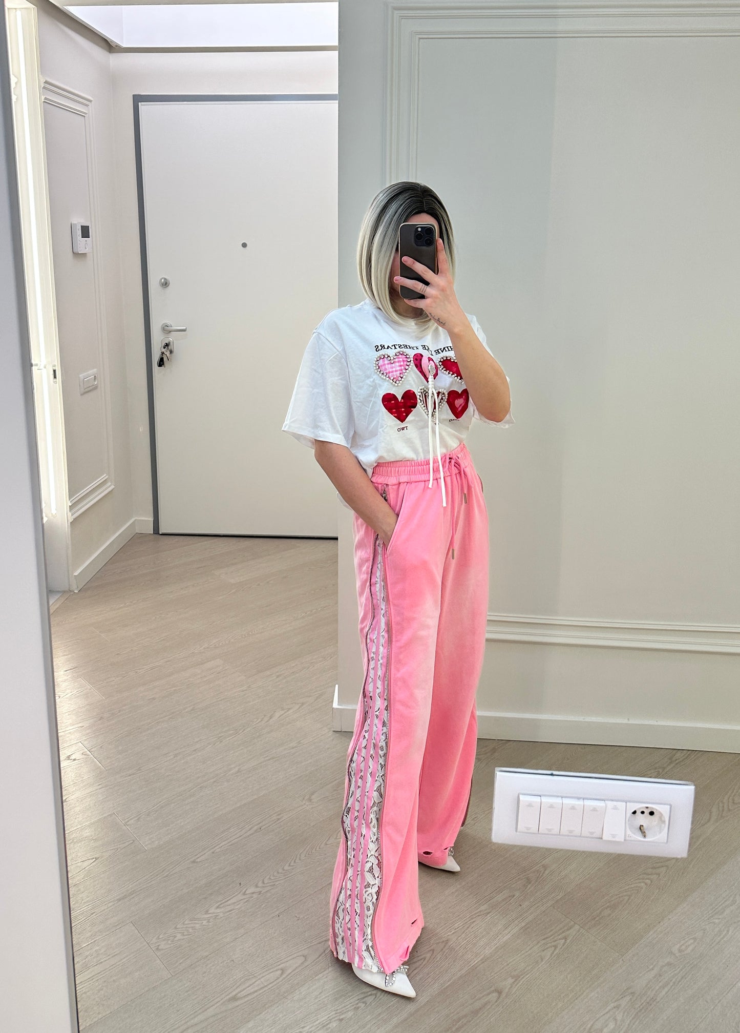 Tricou alb din bumbac cu aplicatii 3D