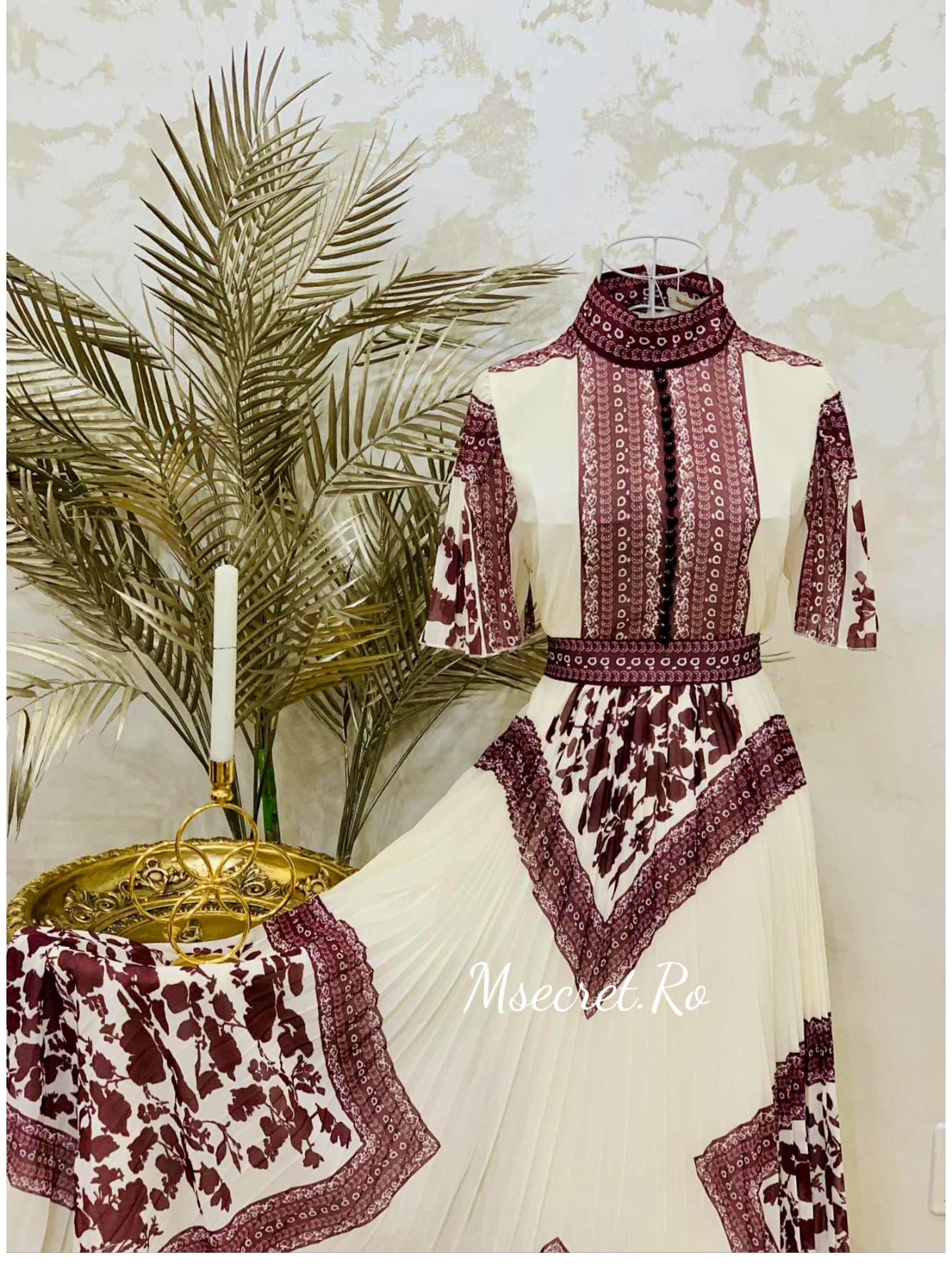 Rochie midi ivory cu imprimeu bordeaux și pliseuri elegante