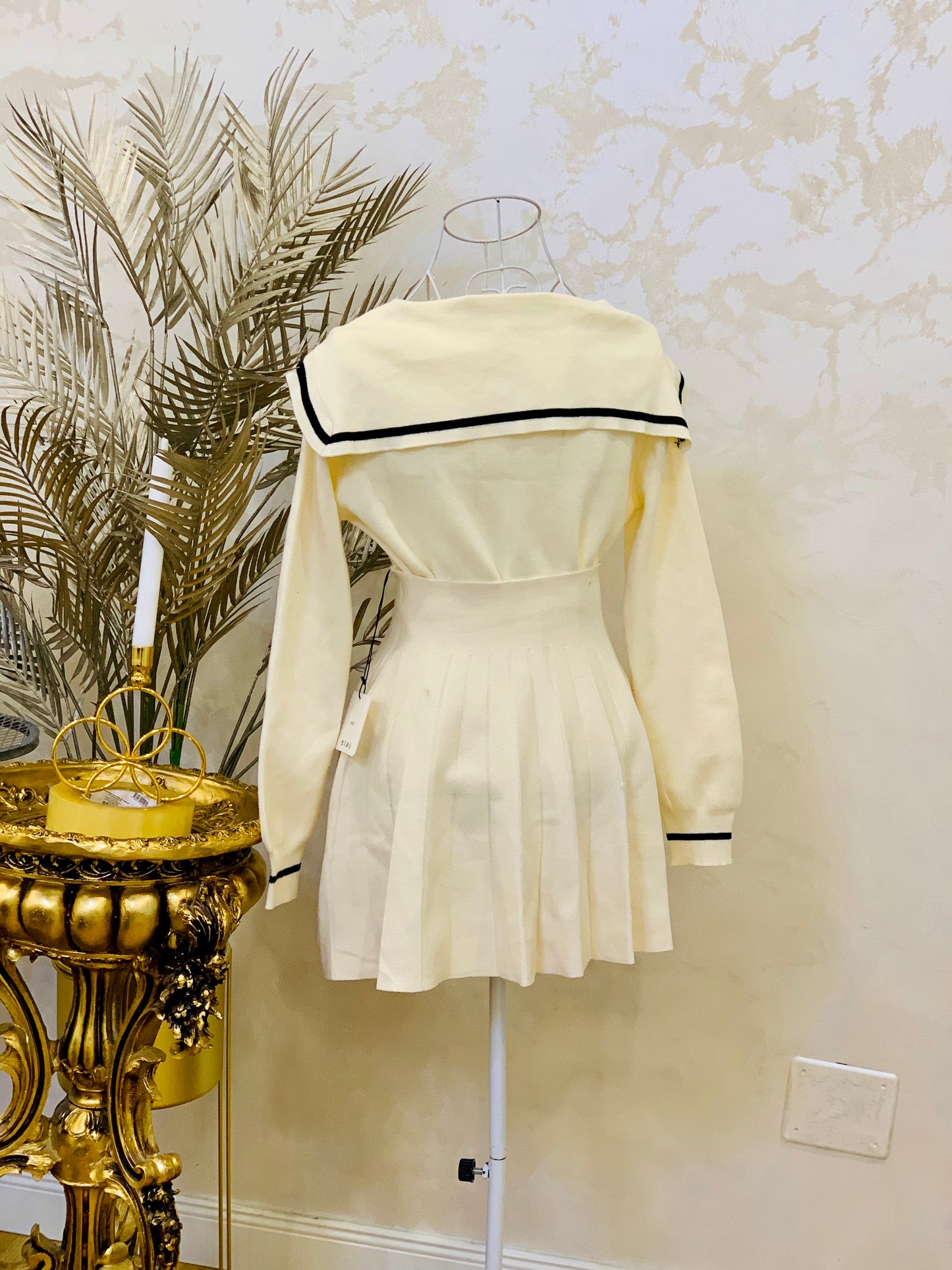 Cream set consisting of a pleated skirt and a sweater
