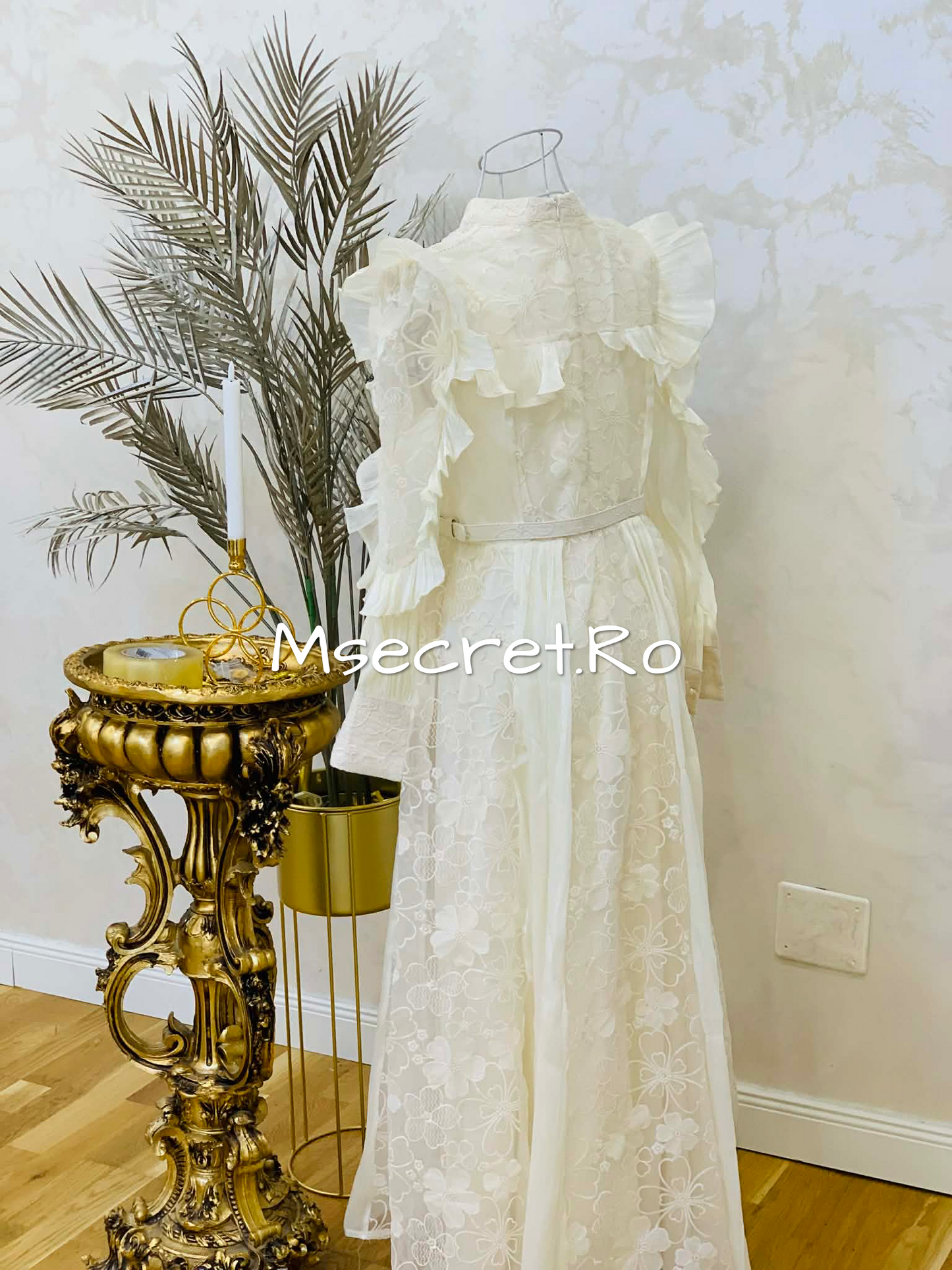 Rochie lungă elegantă ivory din dantelă cu volane