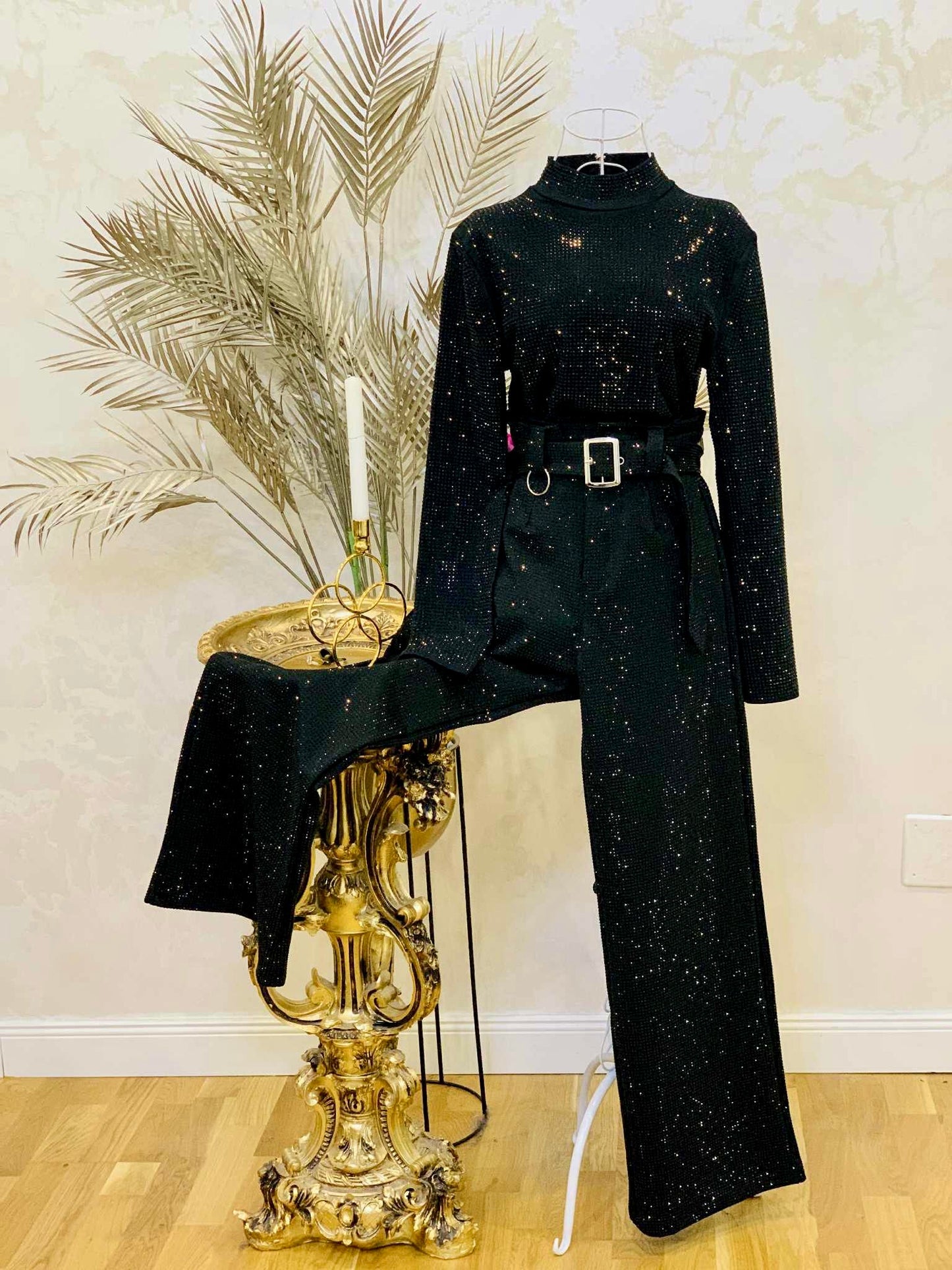 Pantaloni negri cu pietre