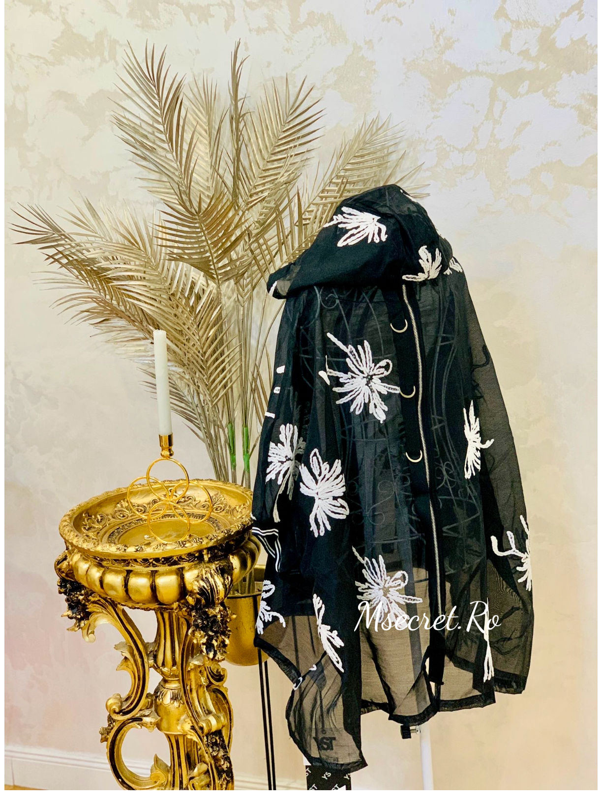 Jacheta neagra cu gluga