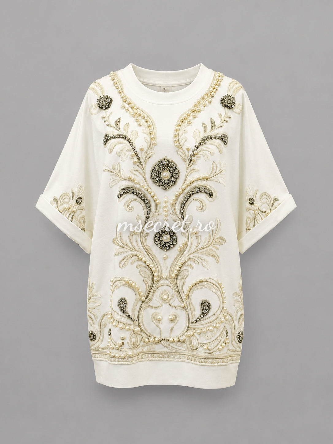 Rochie alba scurta cu broderie aurie, perle si aplicatii stralucitoare