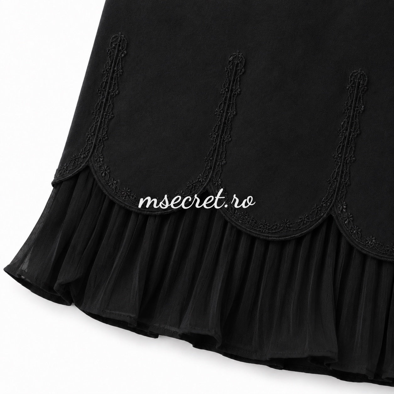 Tricou negru din bumbac cu volan plisat