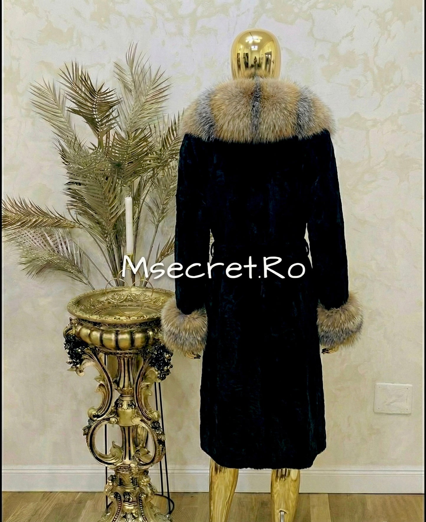 Haina din blana naturala de vulpe neagra si alcantara