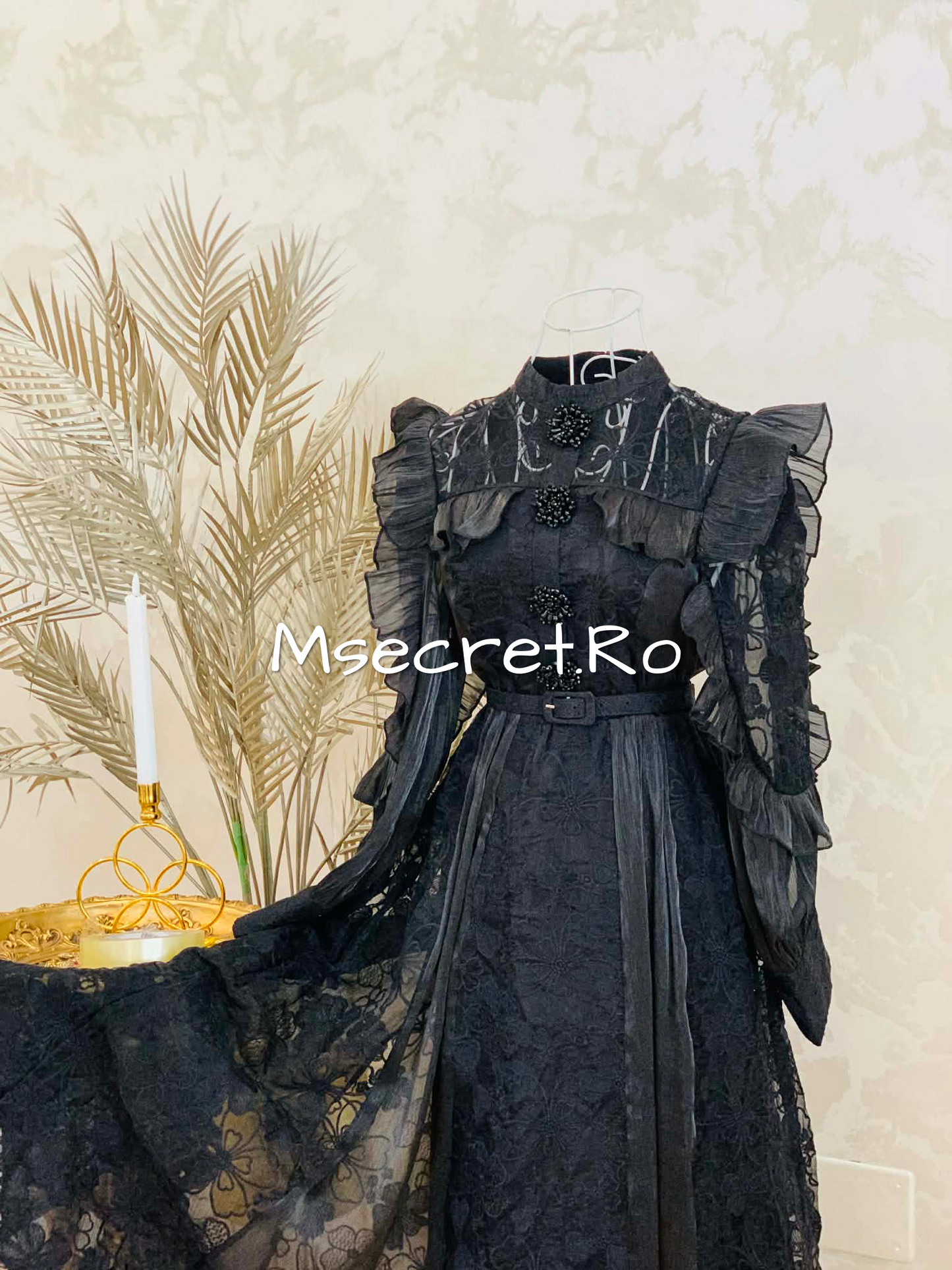 Rochie lungă elegantă neagră din dantelă cu volane