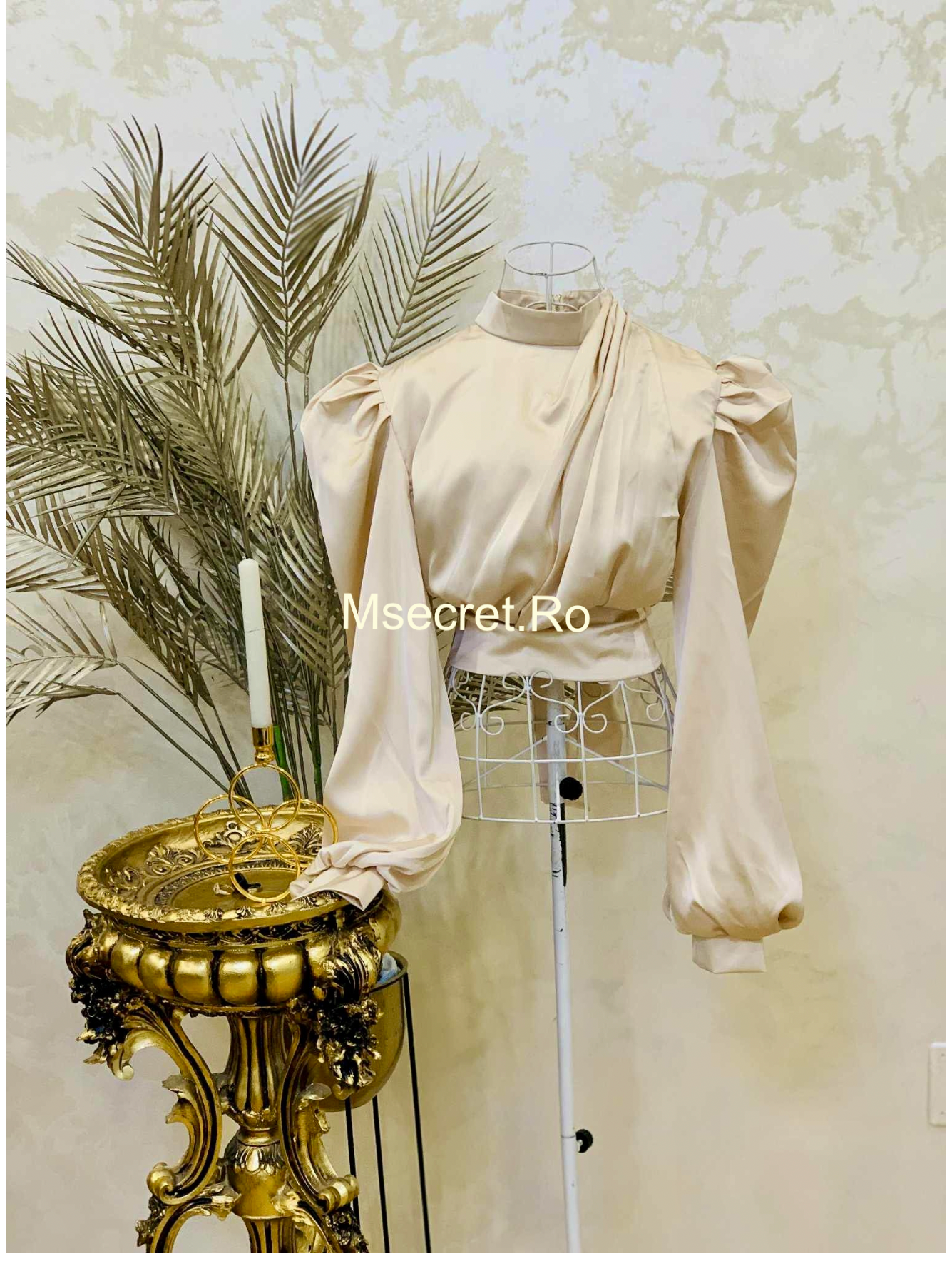 Camasa bej din satin cu detaliu auriu