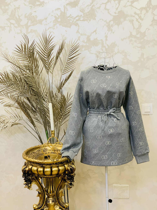 Compleu gri cu fusta si hanorac