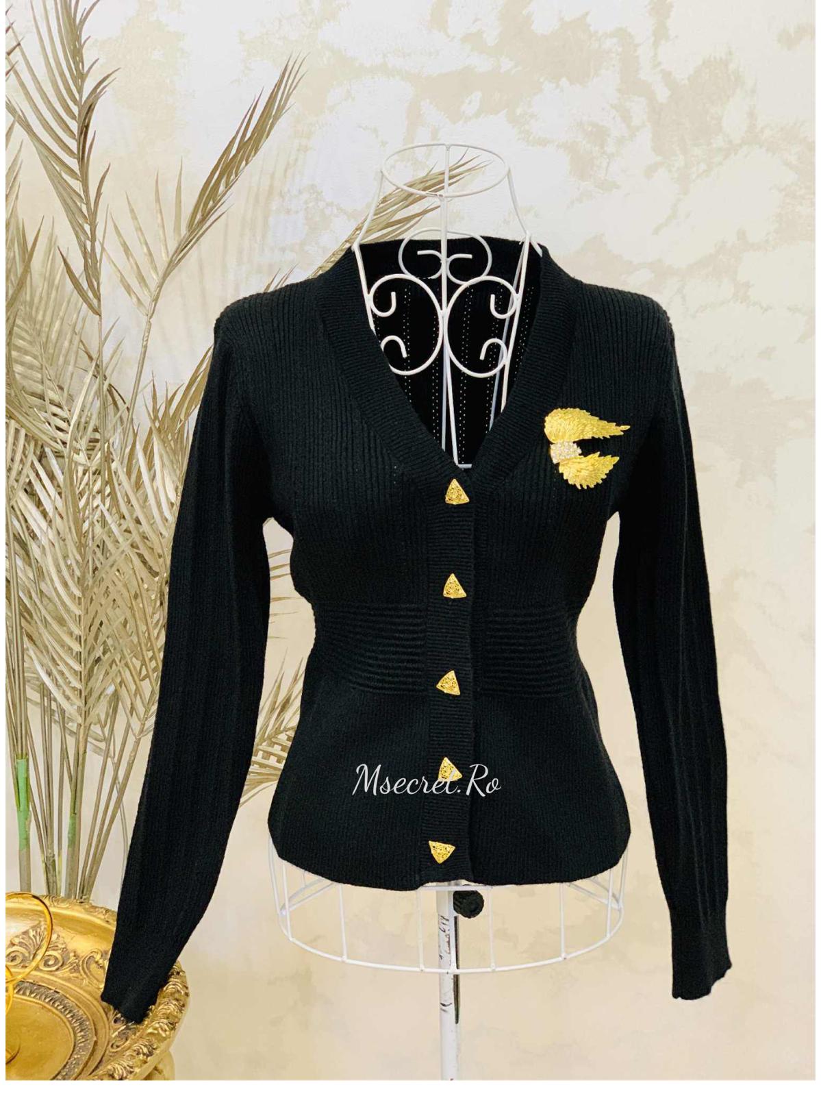 Pulover negru cu detalii aurii