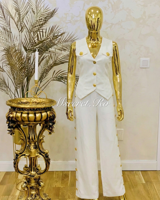 Compleu din denim alb cu vestă și pantaloni largi, nasturi aurii