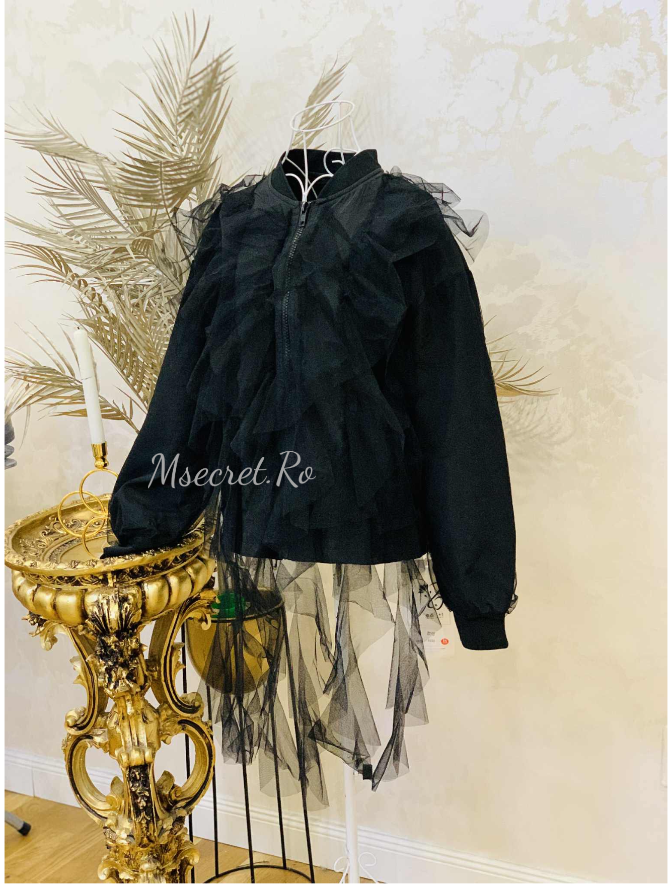 Geaca neagra cu tulle si volane
