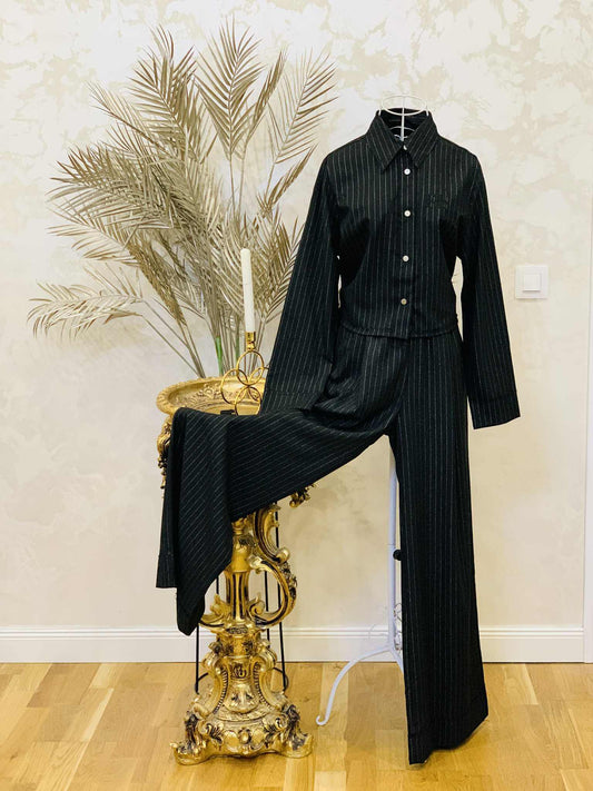 Compleu negru cu camasa si pantaloni lungi