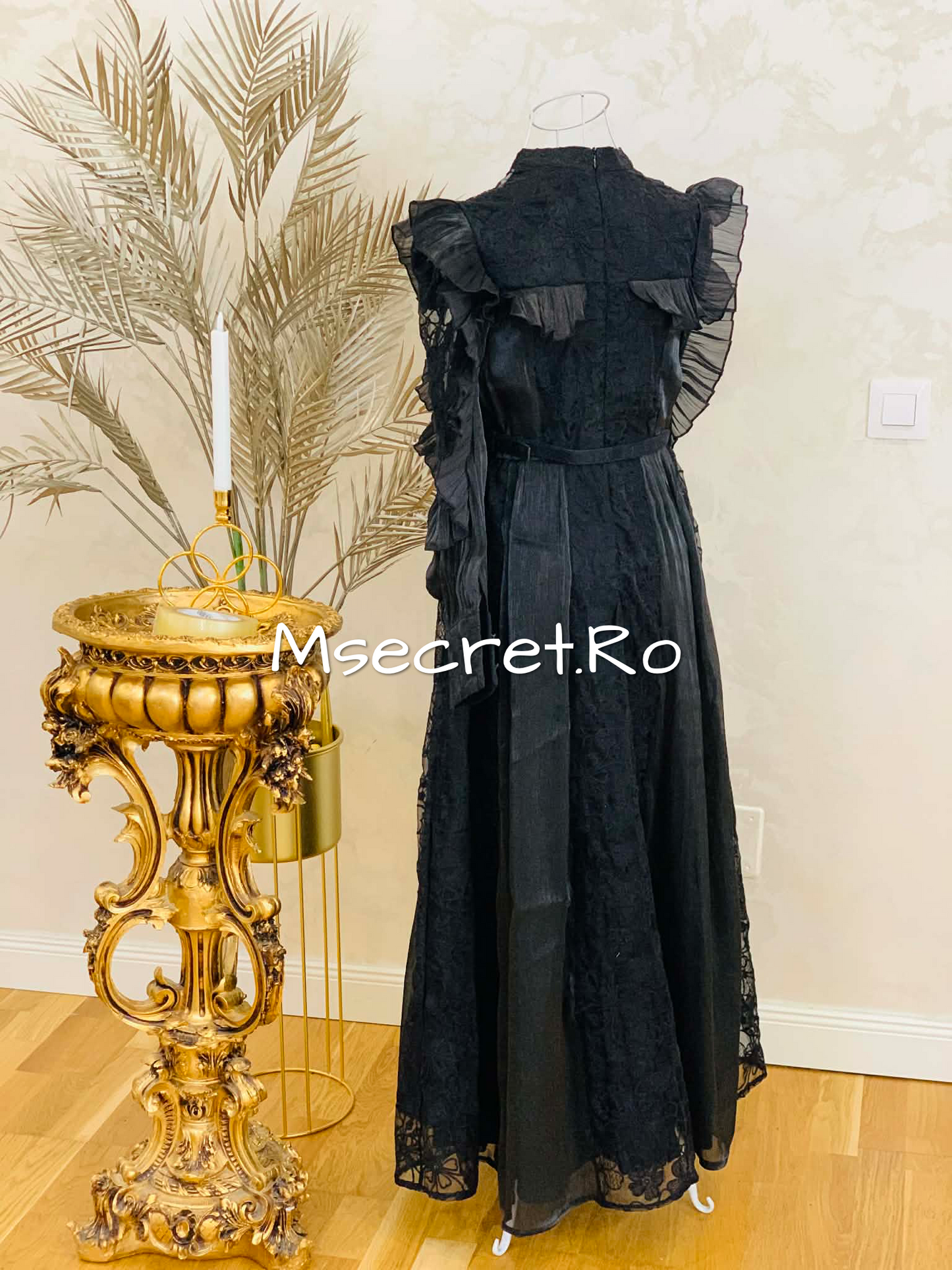 Rochie lungă elegantă neagră din dantelă cu volane