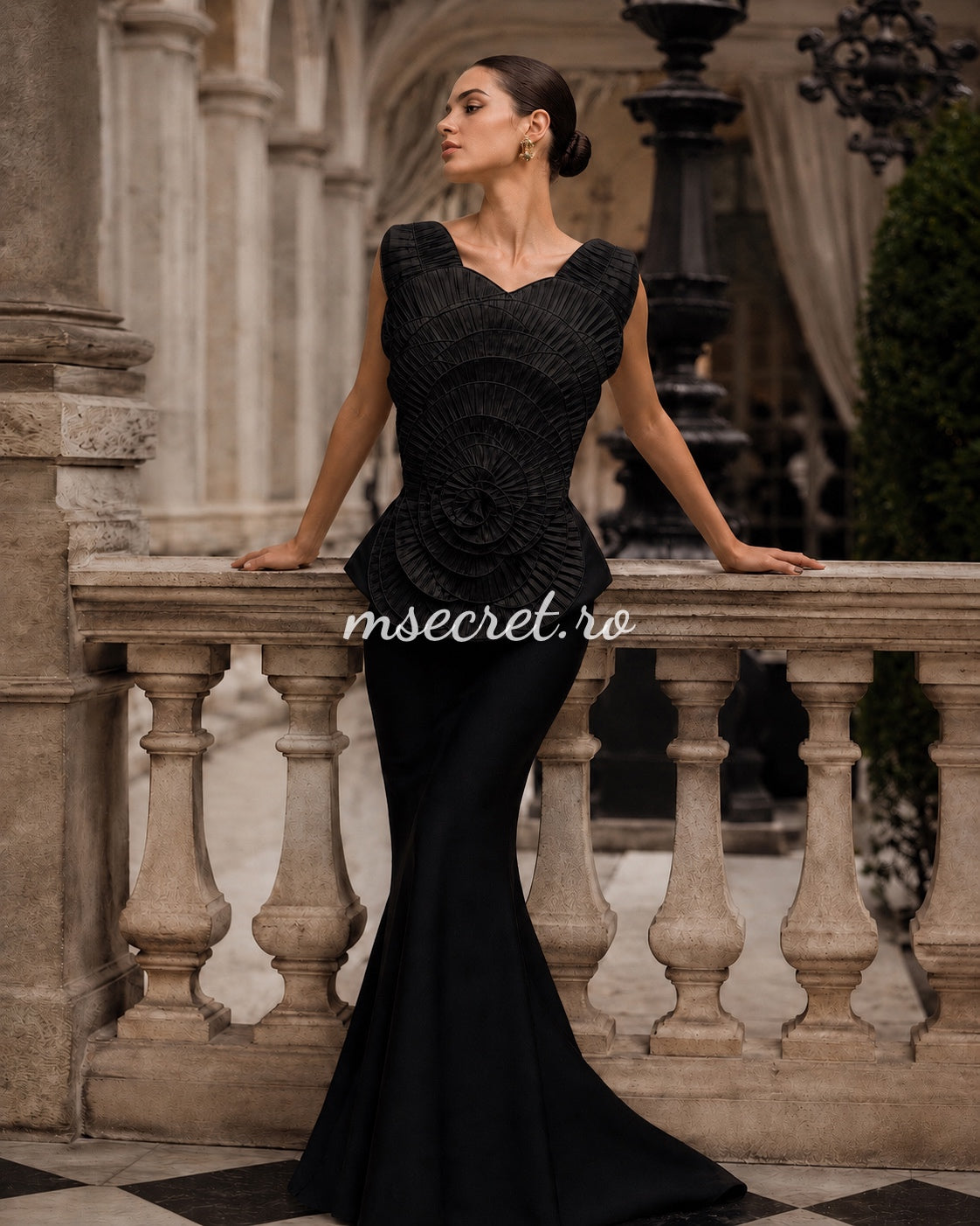 Elegant black top with 3D flower and pleats – sophisticated occasion corset