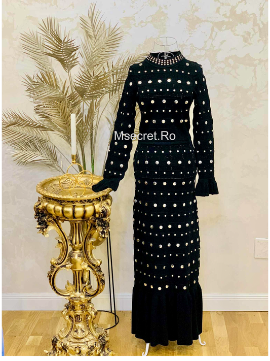Compleu negru elegant cu aplicații metalice