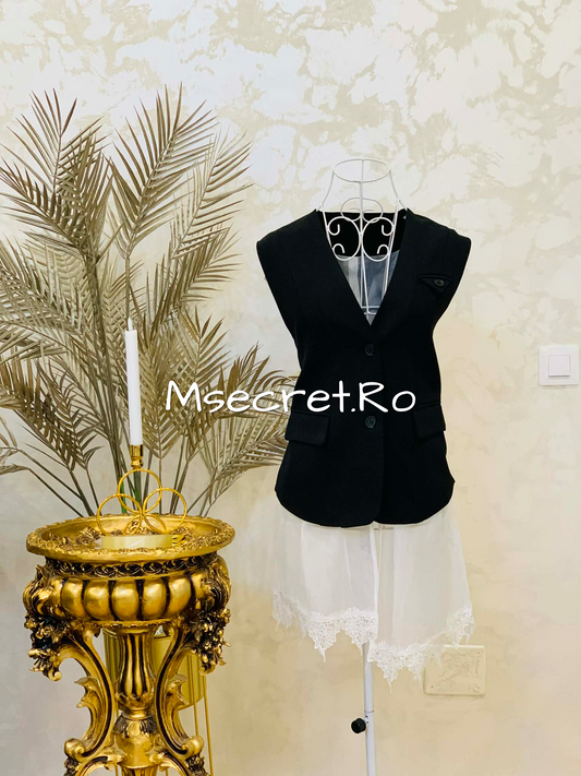 Vesta neagra cu dantela