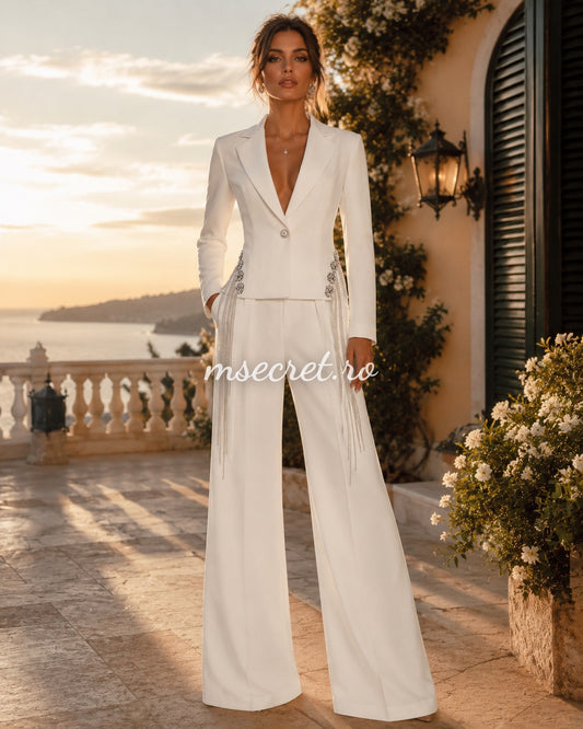 Compleu elegant alb cu sacou si pantaloni evazati