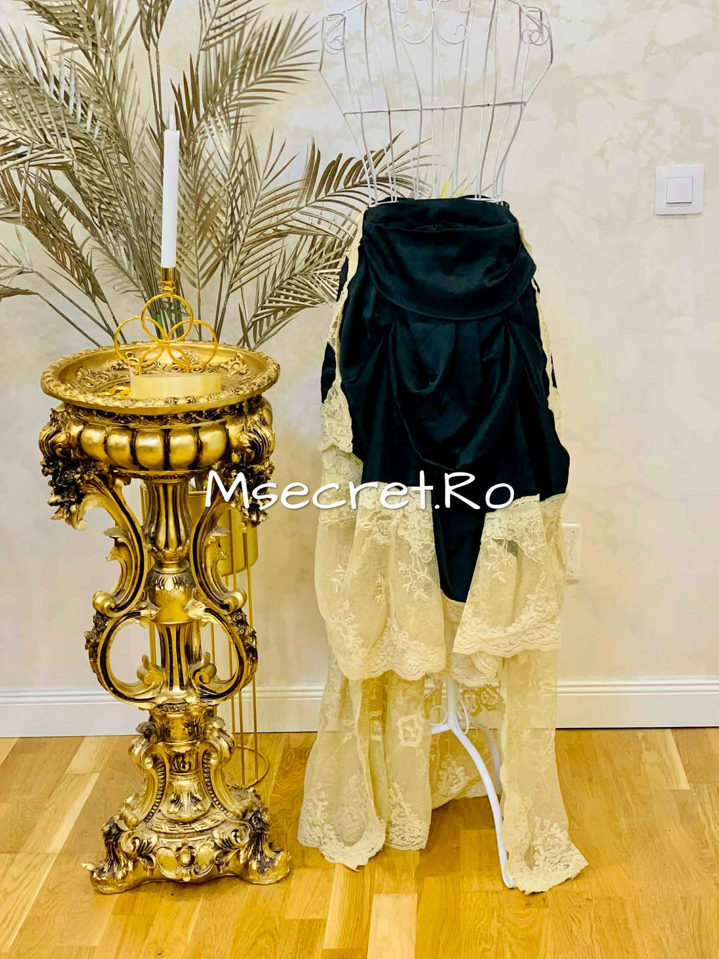 Compleu din dantela cu fusta si top