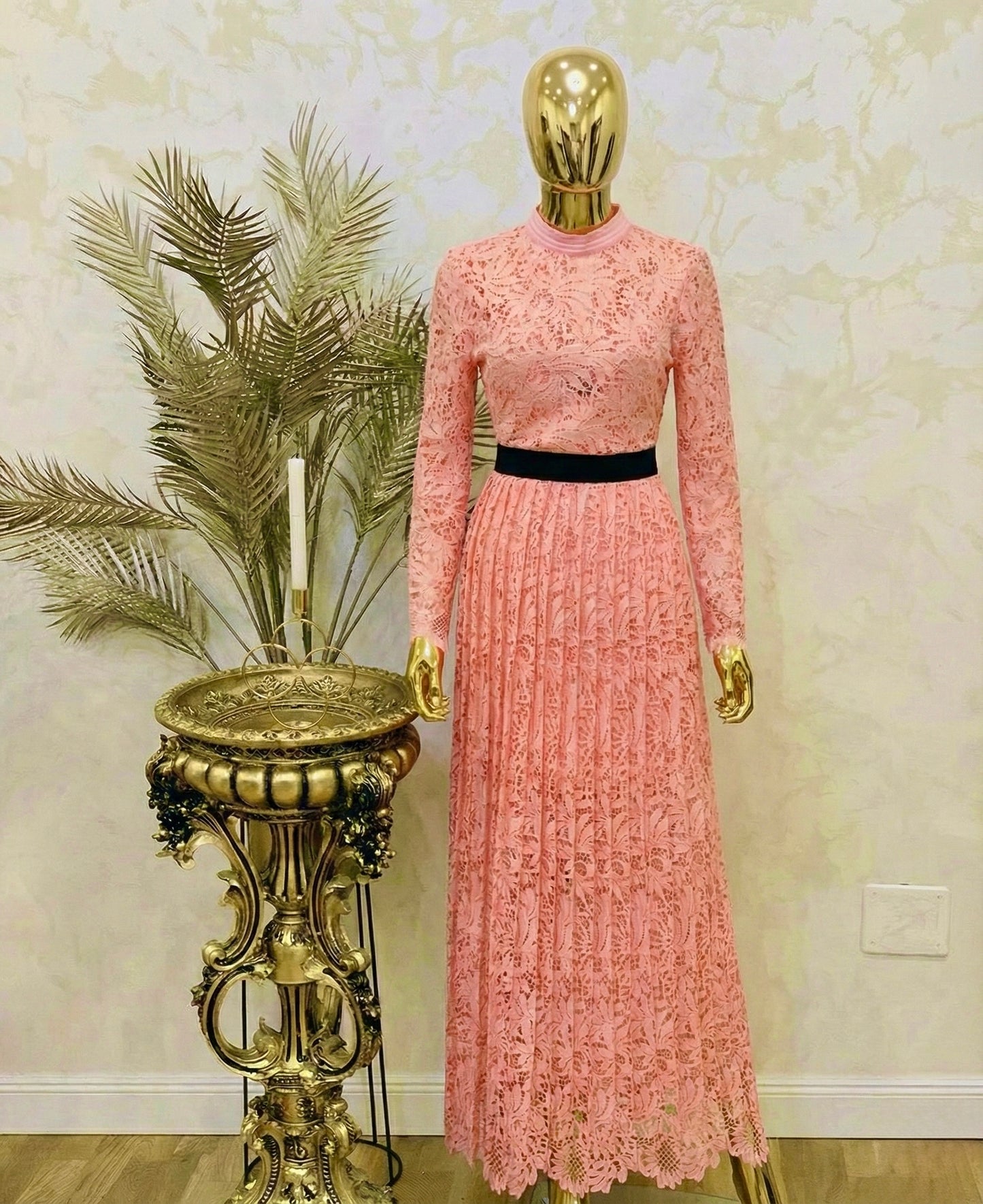 Rochie lunga din dantela roz