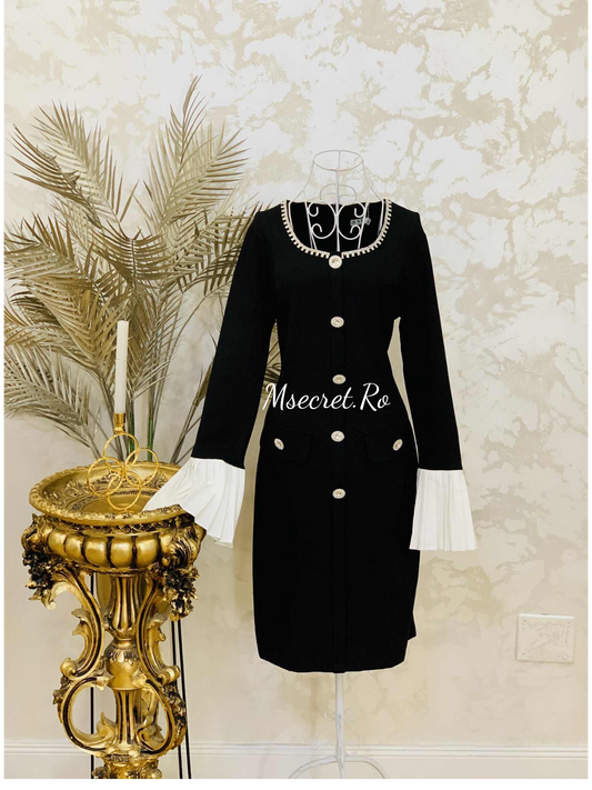 Rochie neagra elegantă cu nasturi bijuterie și manșete plisate