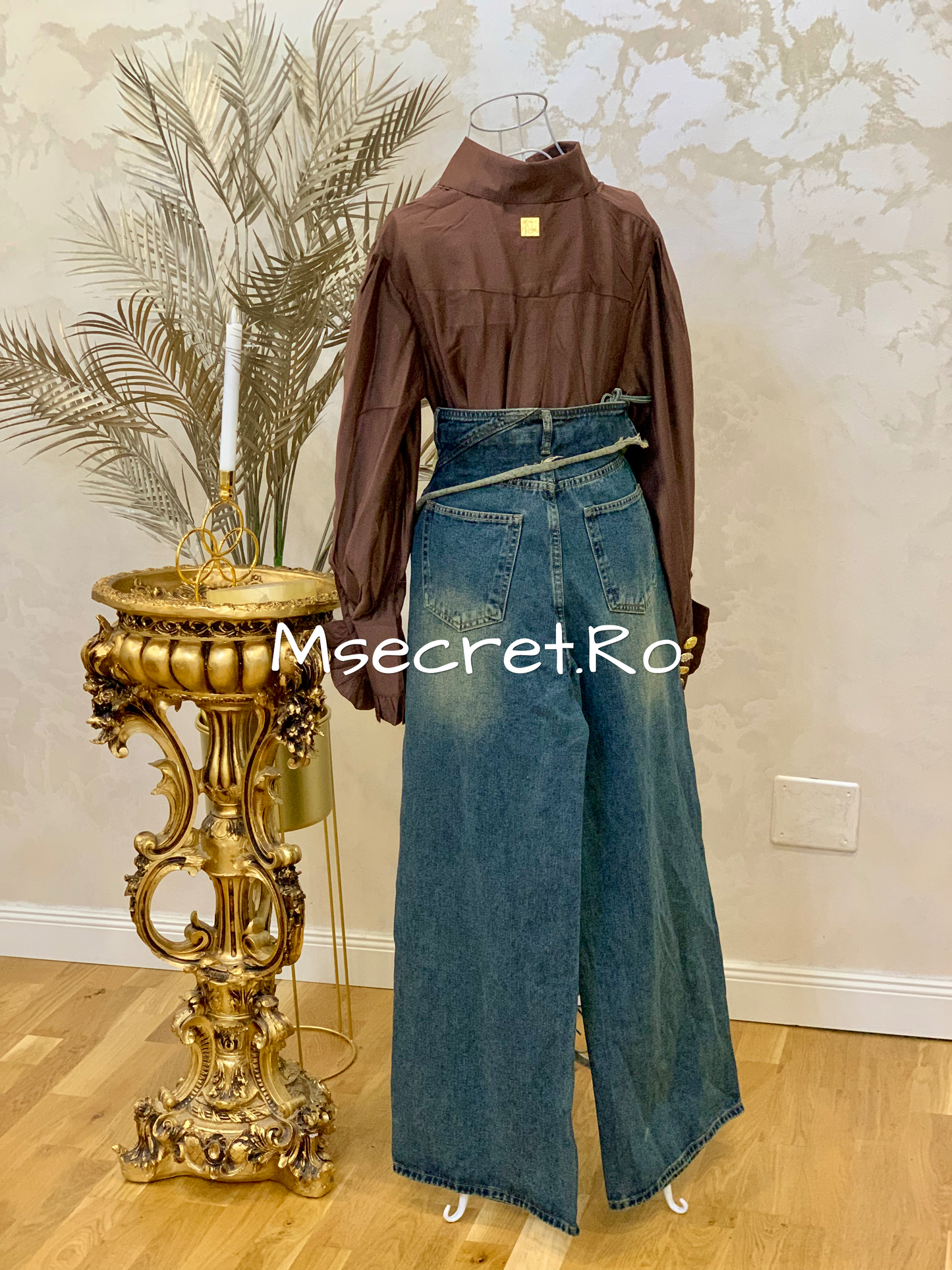 Blugi cu pietre si buzunare