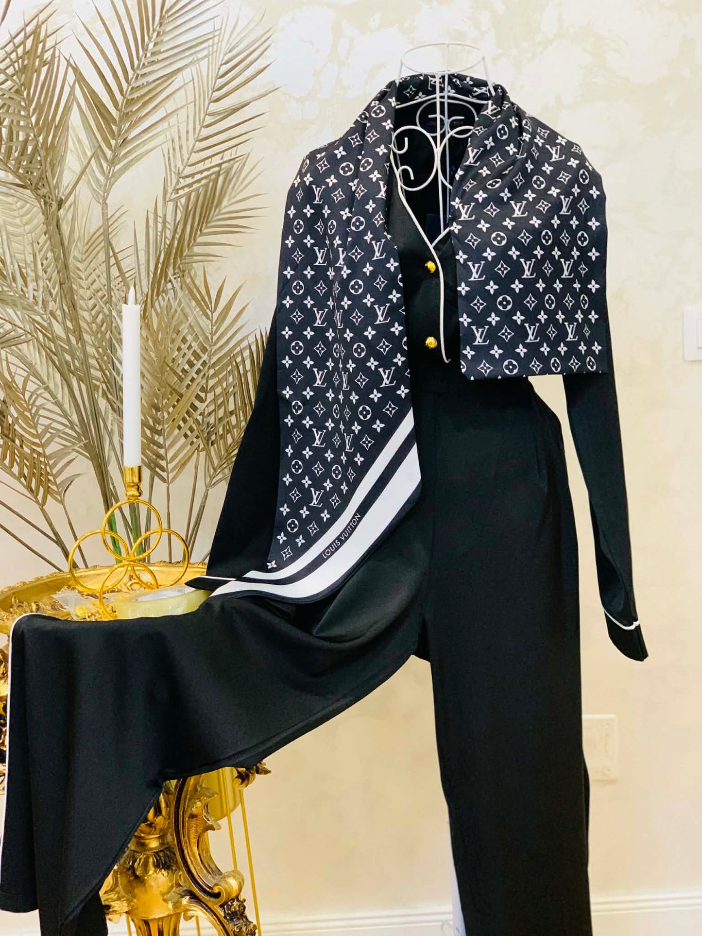 Compleu negru cu pantaloni lungi si esarfa