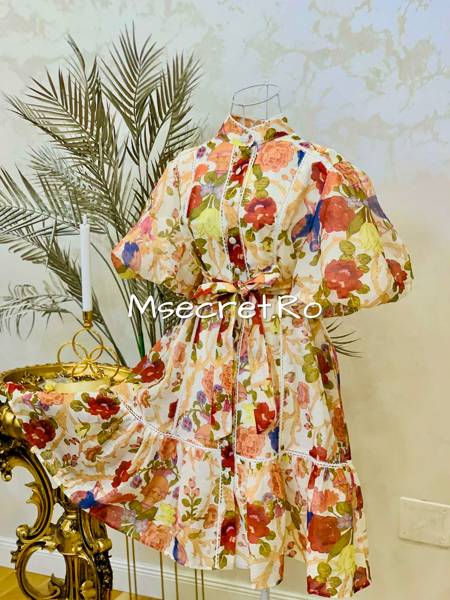 Linen dress with short sleeves