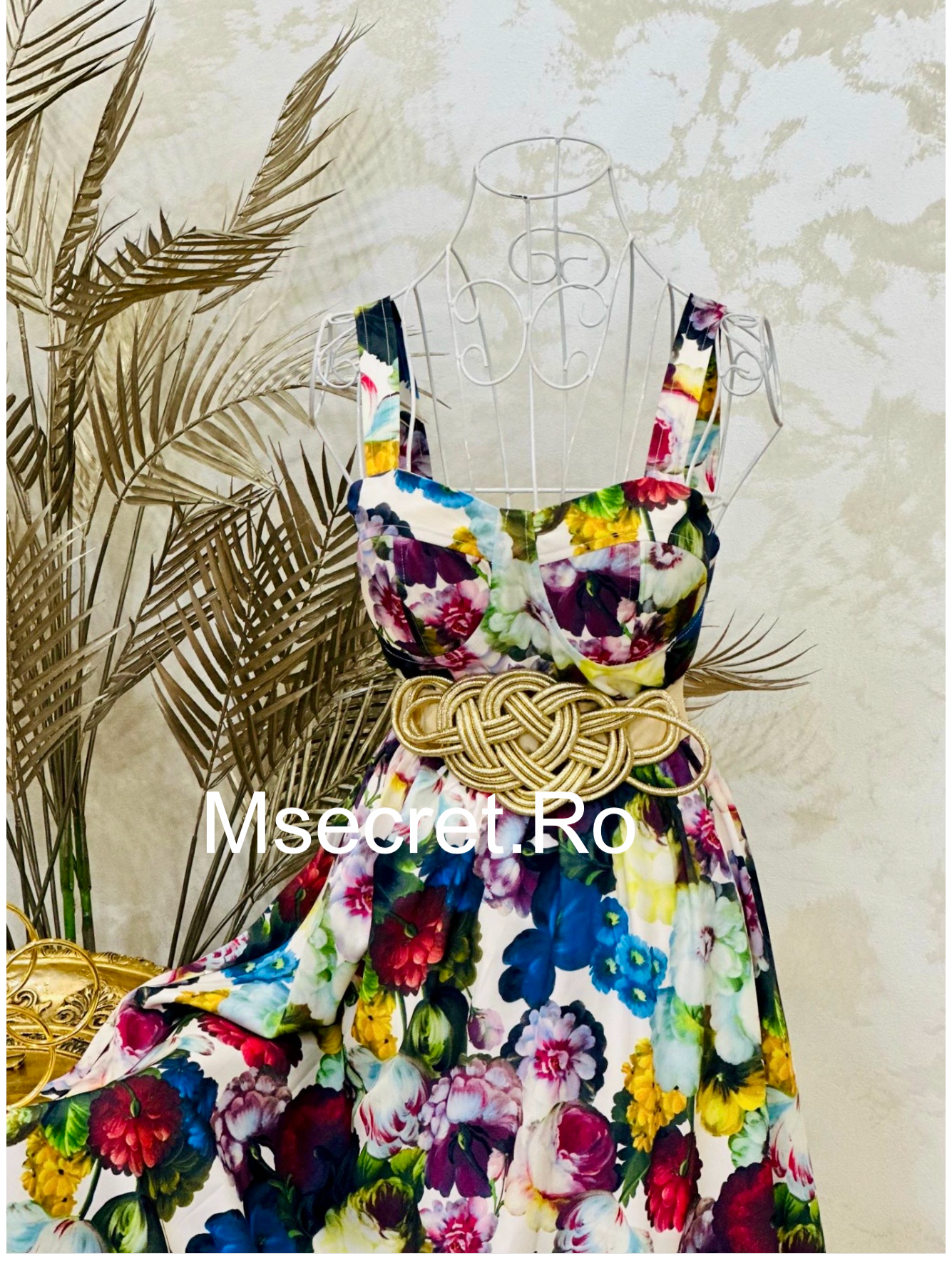 Rochie midi cu imprimeu vibrant de trandafiri