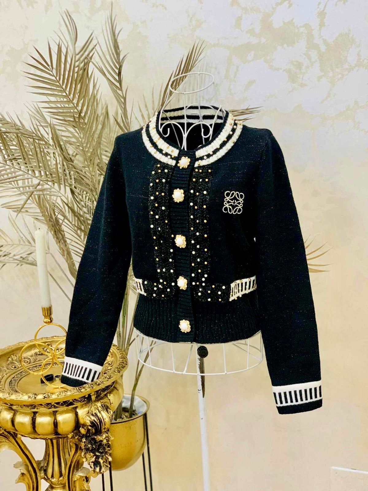 Pulover negru cu perle