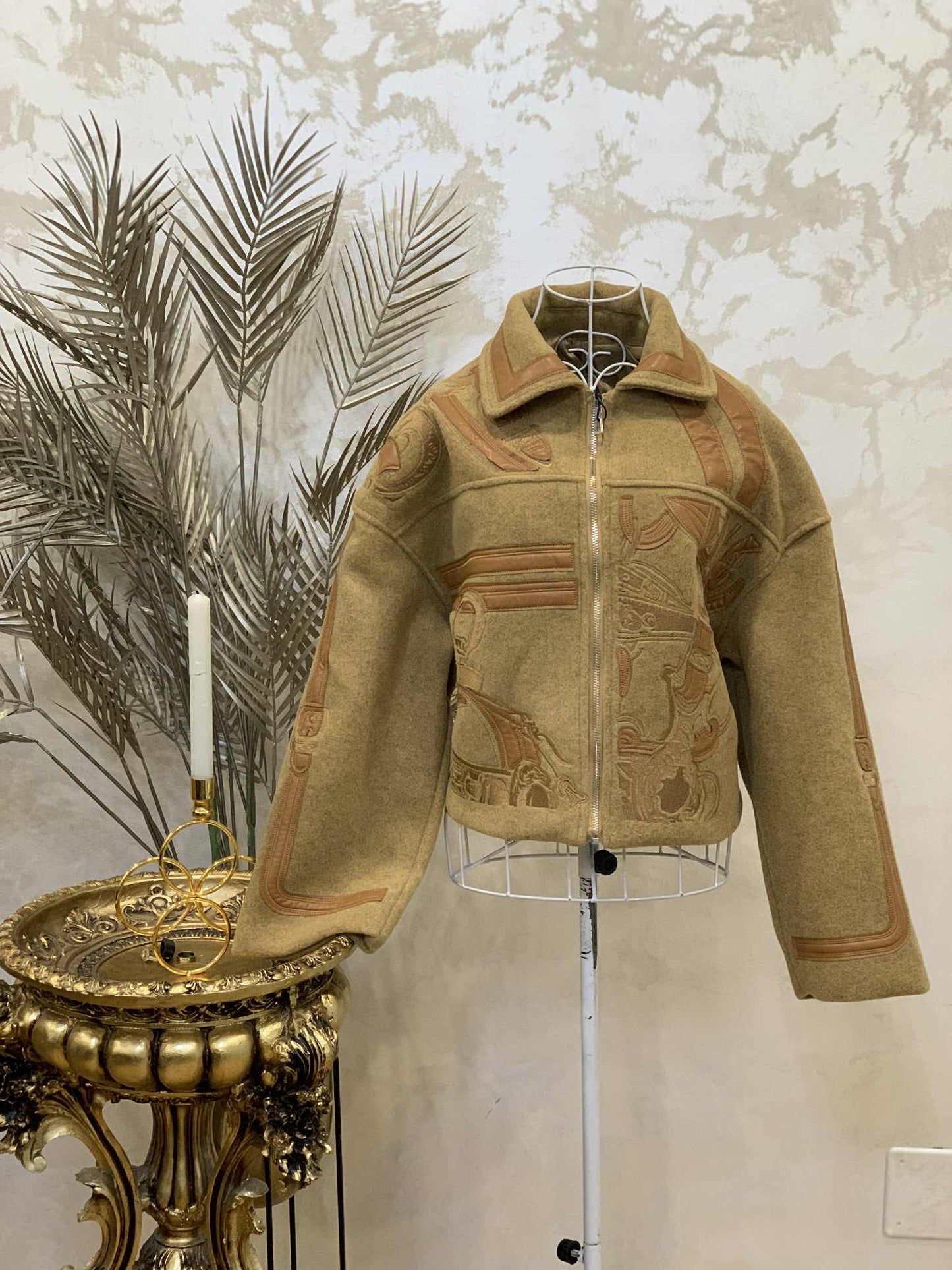 Haina din casmir cu aplicatii din piele