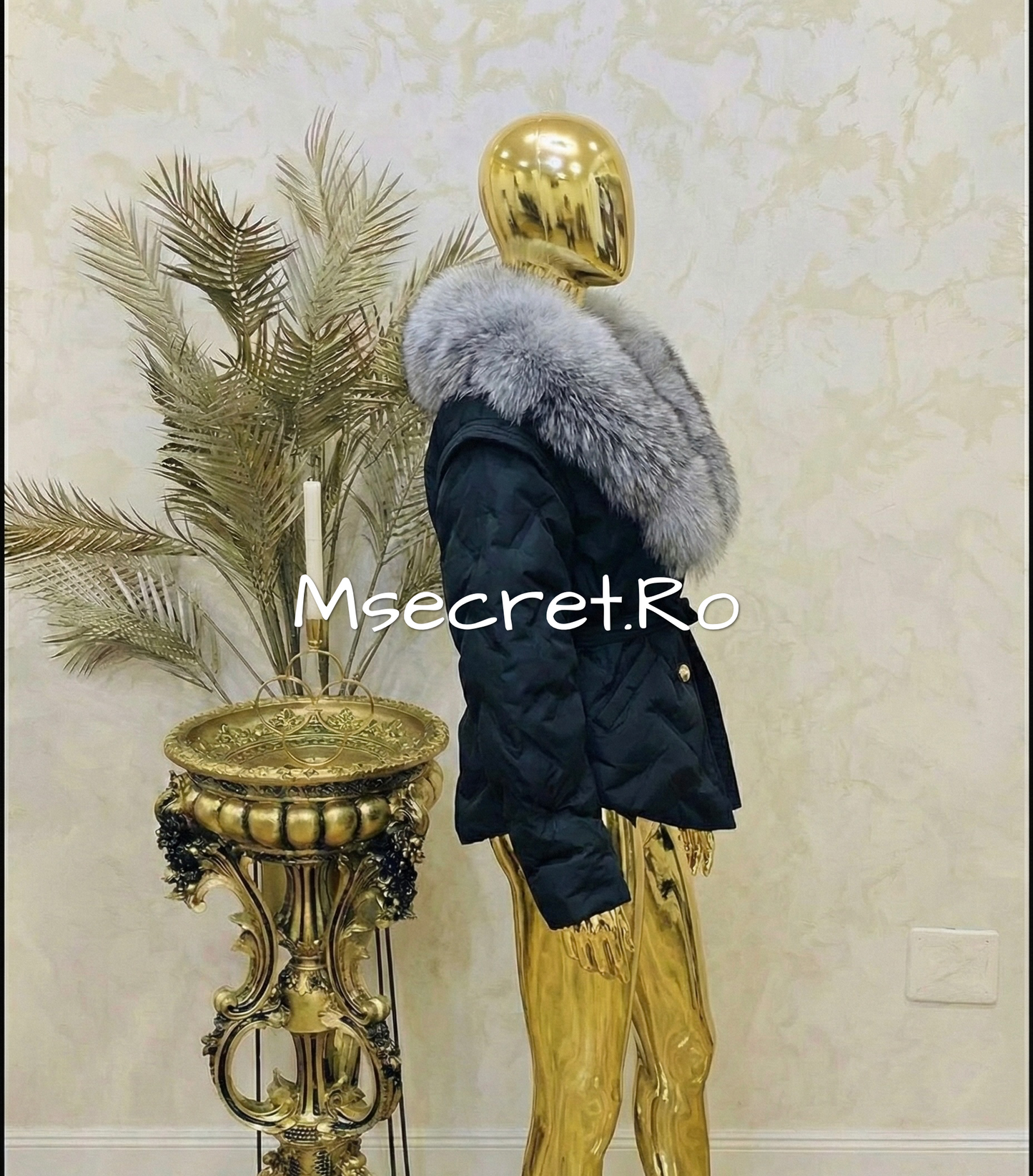 Geaca scurta neagra imperbeabila cu blana naturala