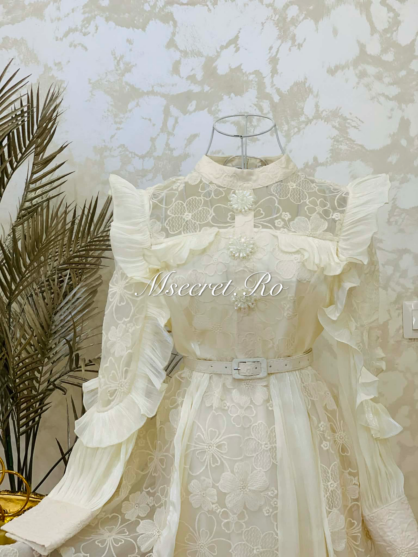 Rochie lungă elegantă ivory din dantelă cu volane
