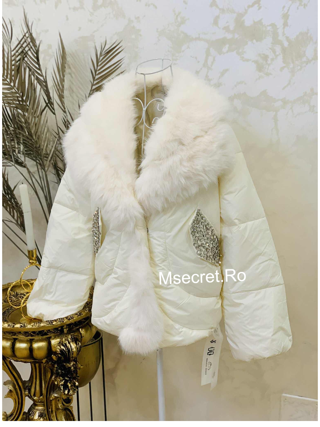 Cream jacket with fur and stones
