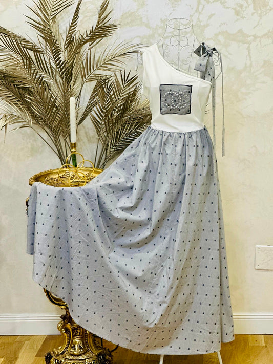 Rochie Parisienne Charm din bumbac brodat și top asimetric