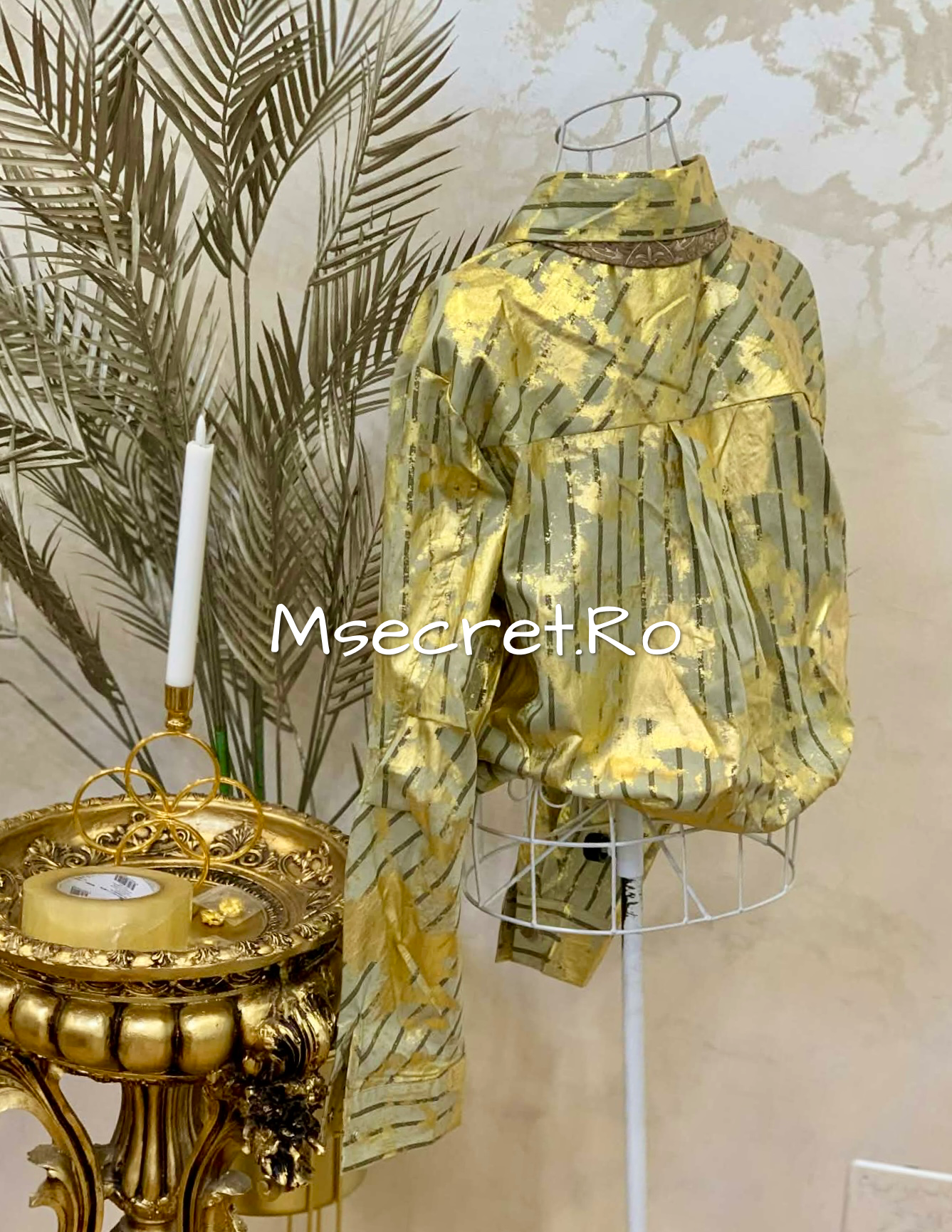 Shirt with tie, gold print