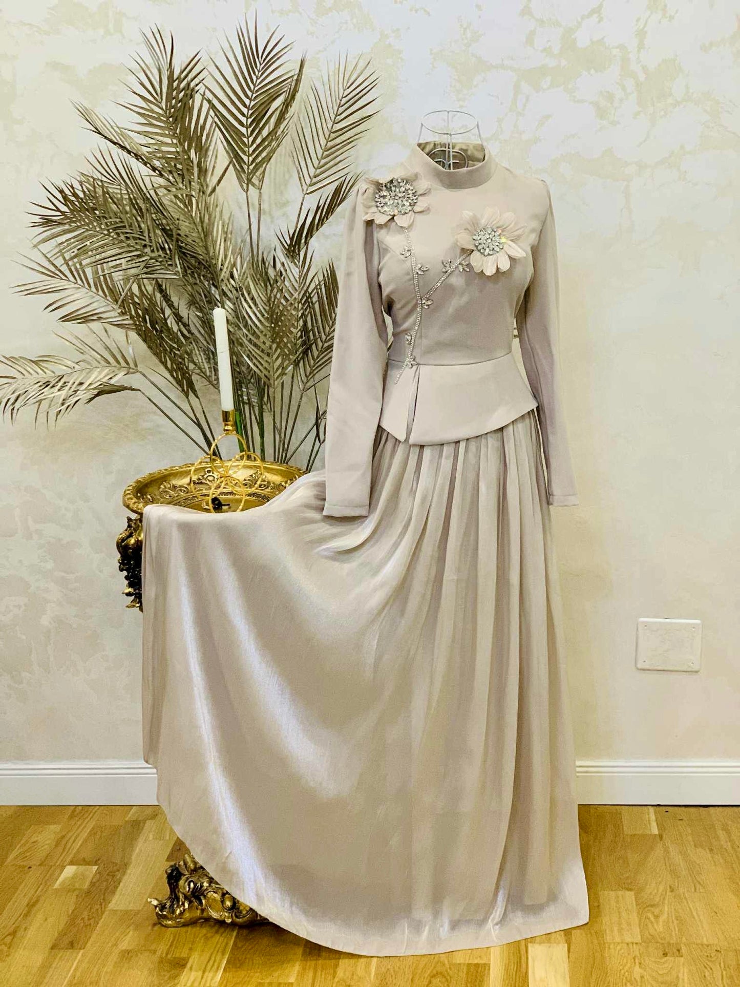 Rochie lunga bej cu cristale