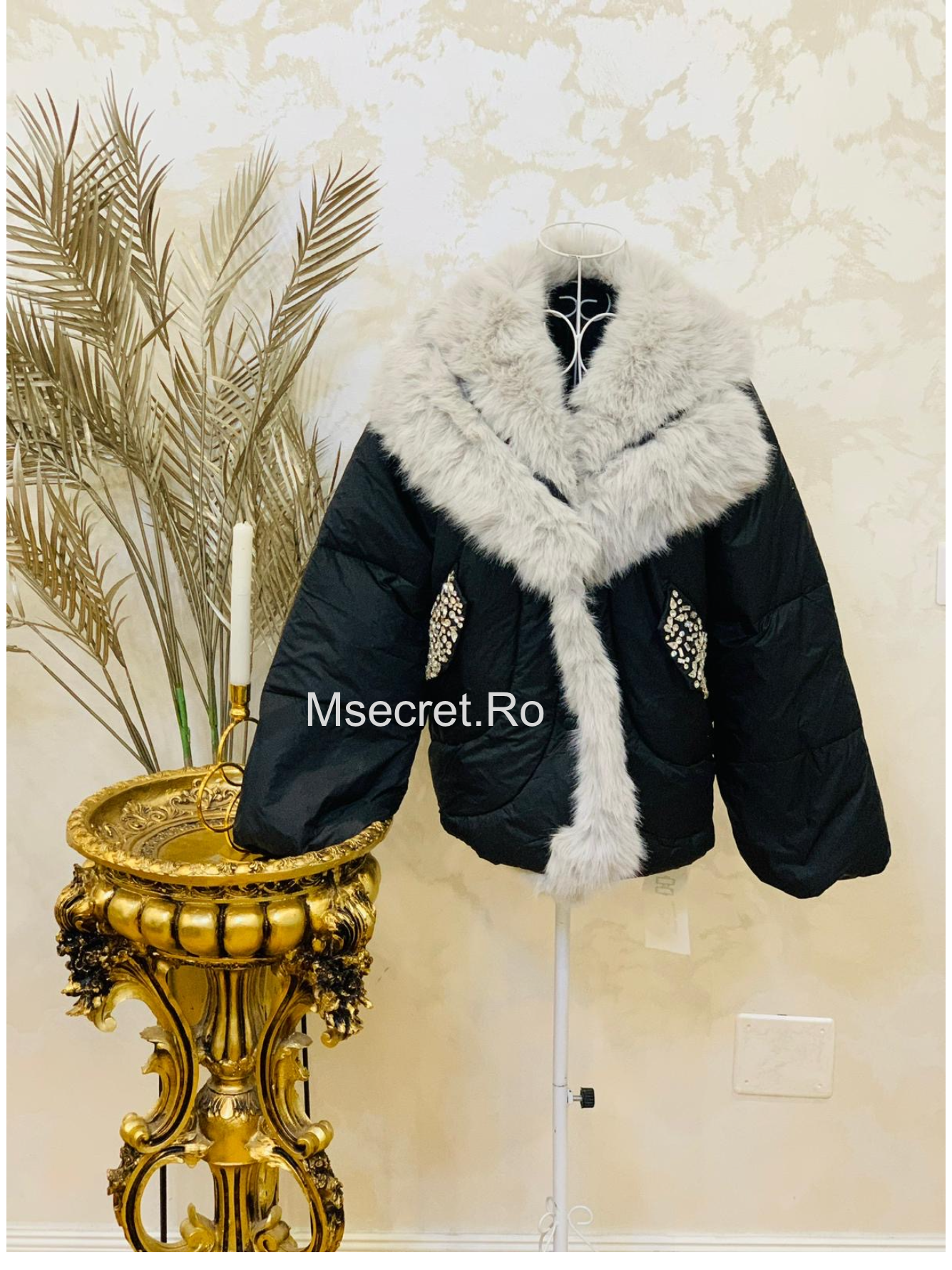 Geaca neagra cu blana si pietre