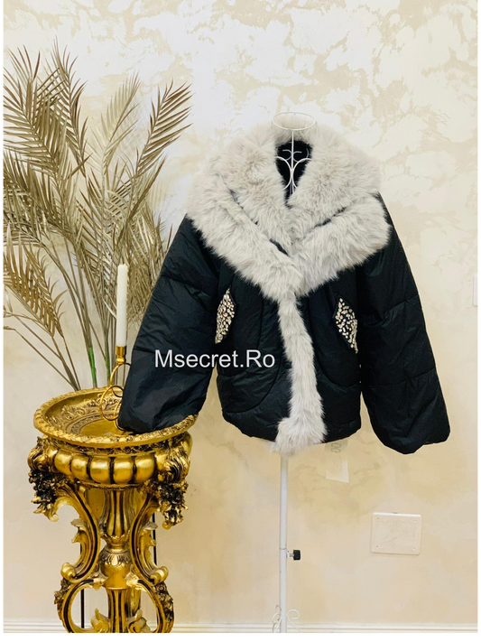 Geaca neagra cu blana si pietre