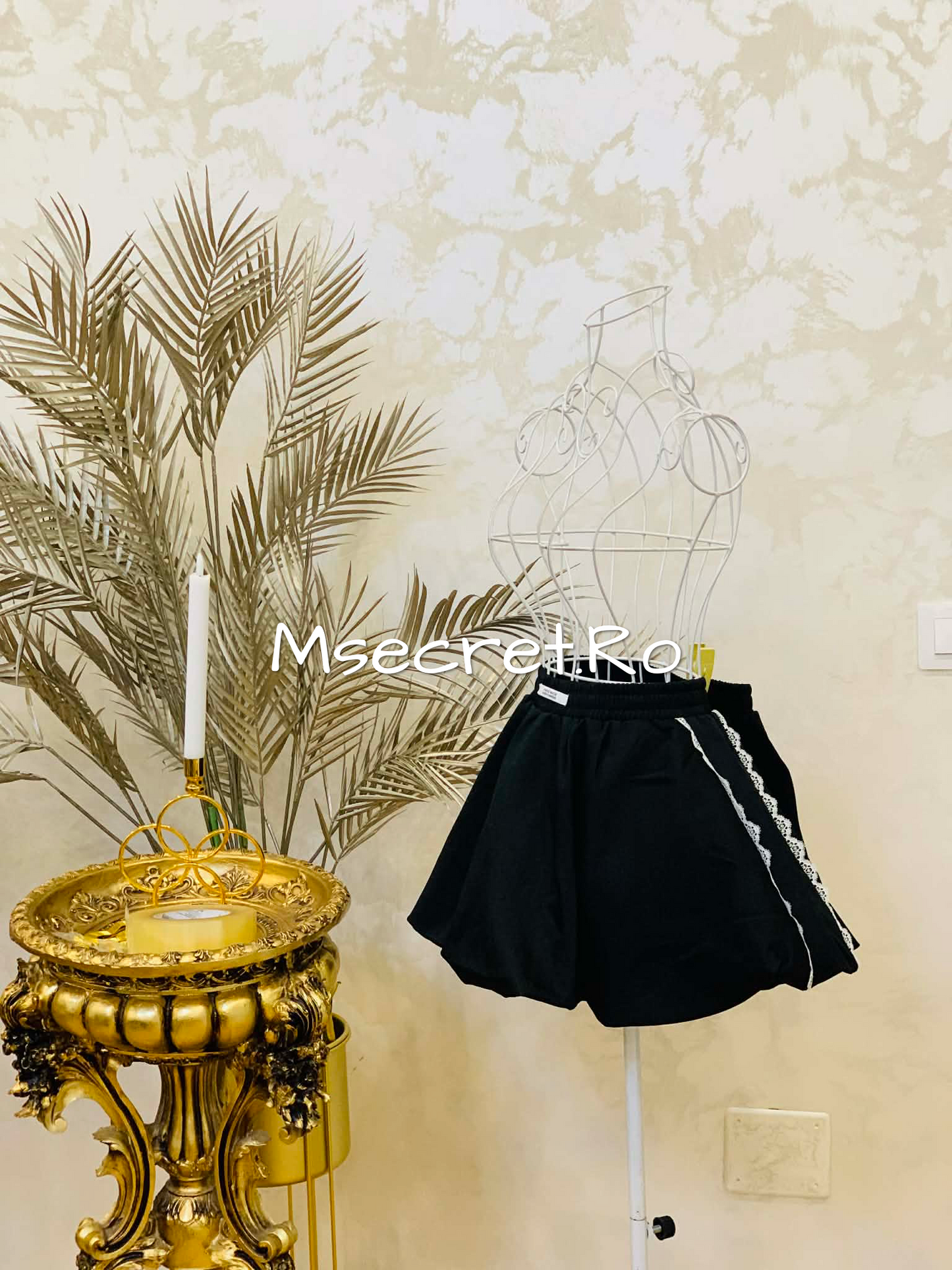 Compleu negru cu fusta pantalon si jacheta cu volane