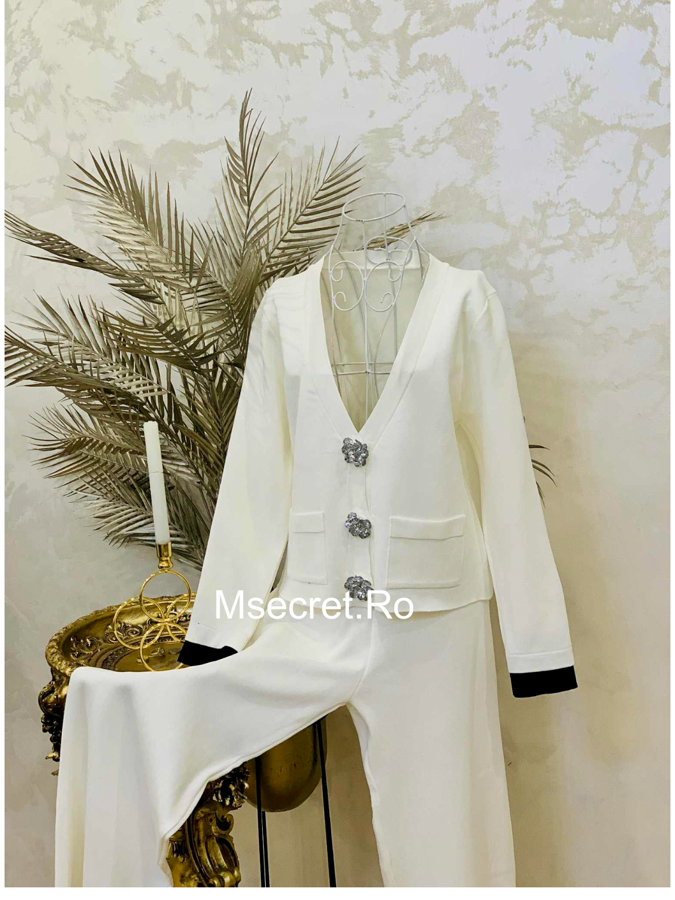 Compleu alb cu pulover si pantaloni lungi din tricot