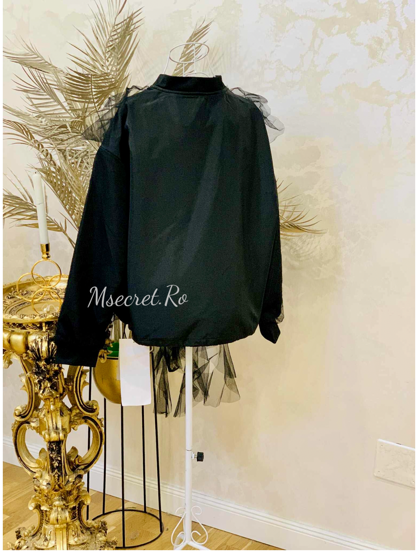 Geaca neagra cu tulle si volane