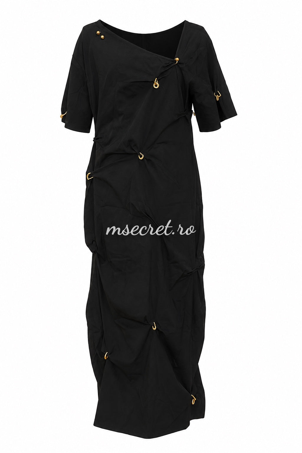 Rochie neagra eleganta midi cu drapaje si accesorii metalice
