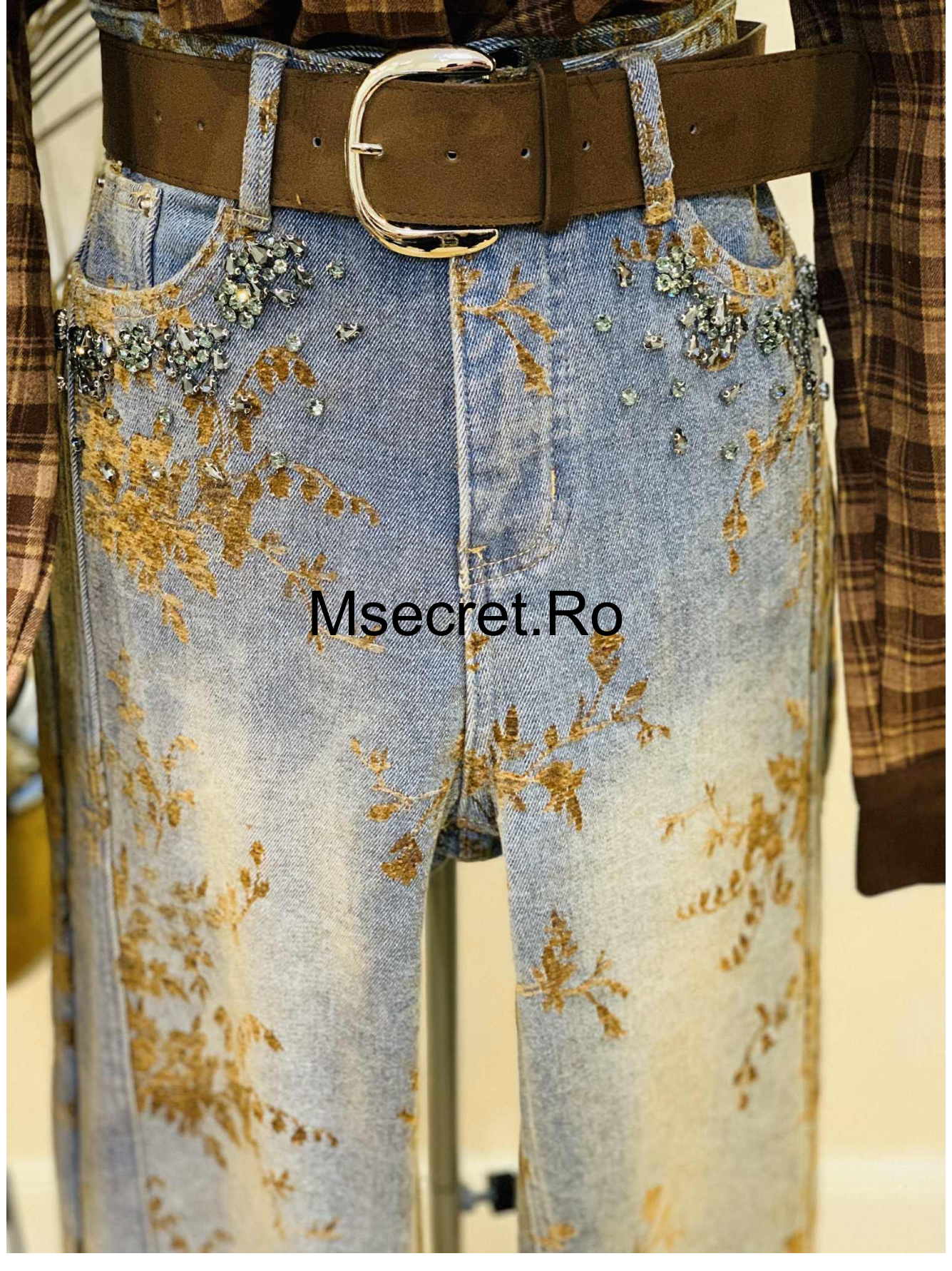 Blugi cu pietre si model