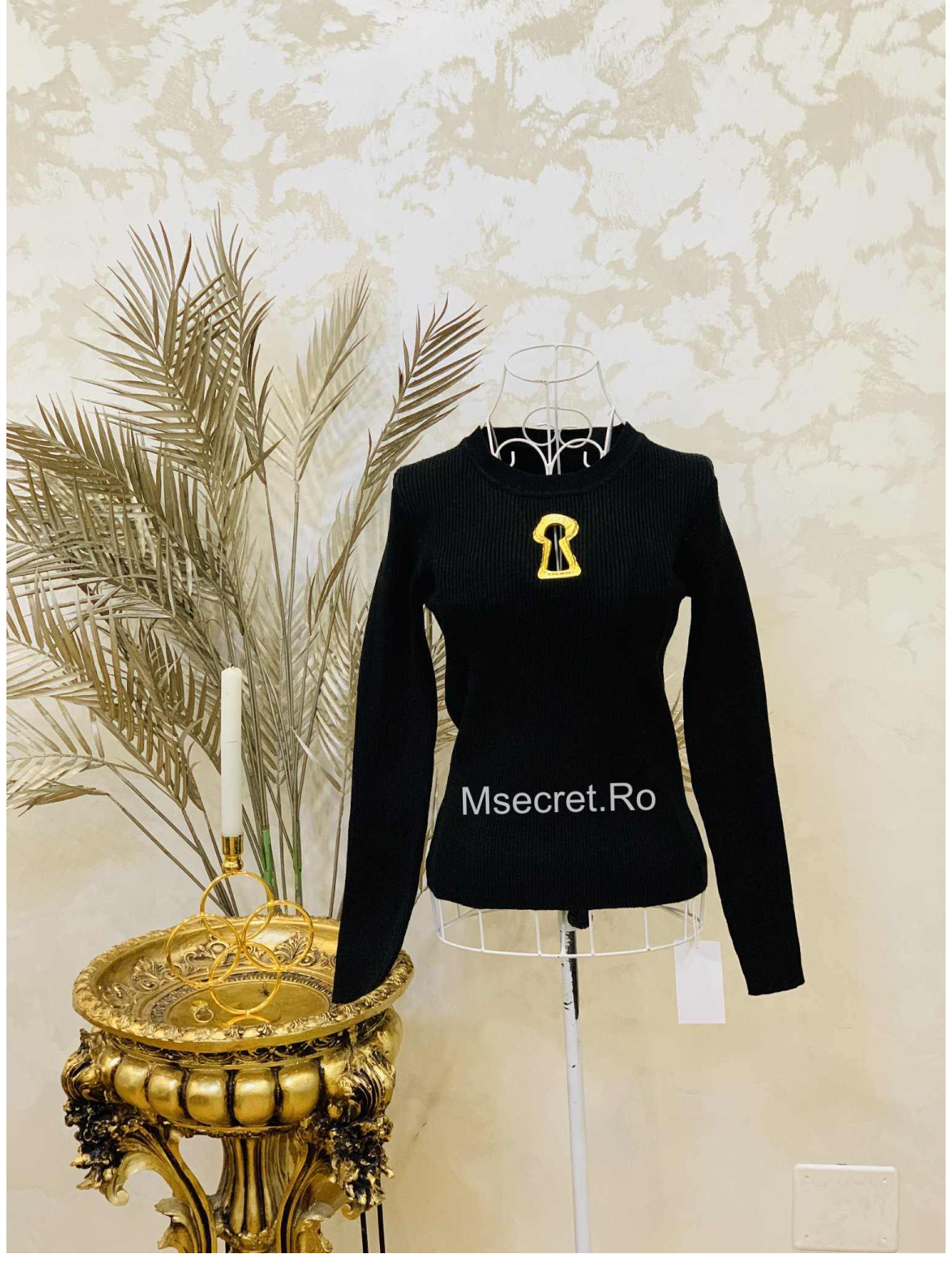 Bluza elastica cu detaliu auriu