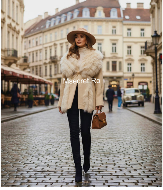 Cardigan bej cu blana naturala
