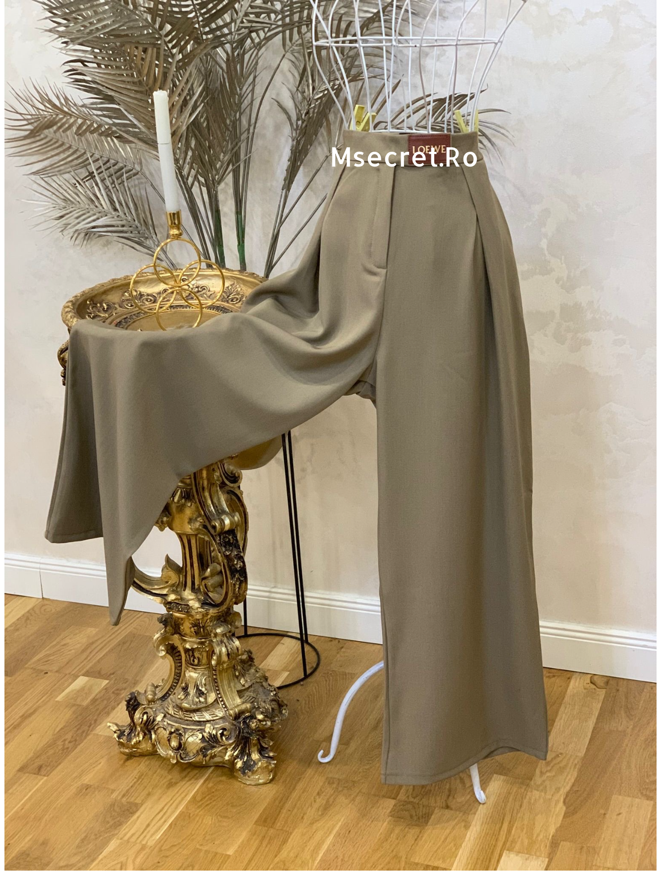 Pantaloni kaki moderni