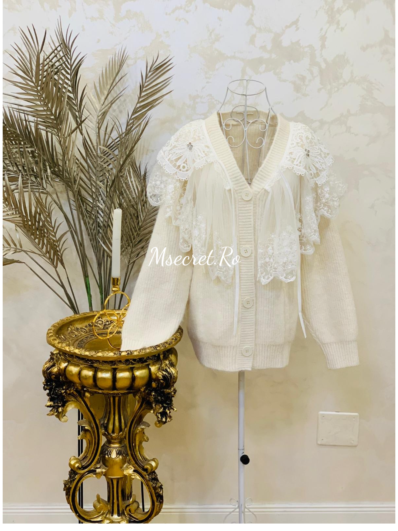 Cardigan din lana cu broderie