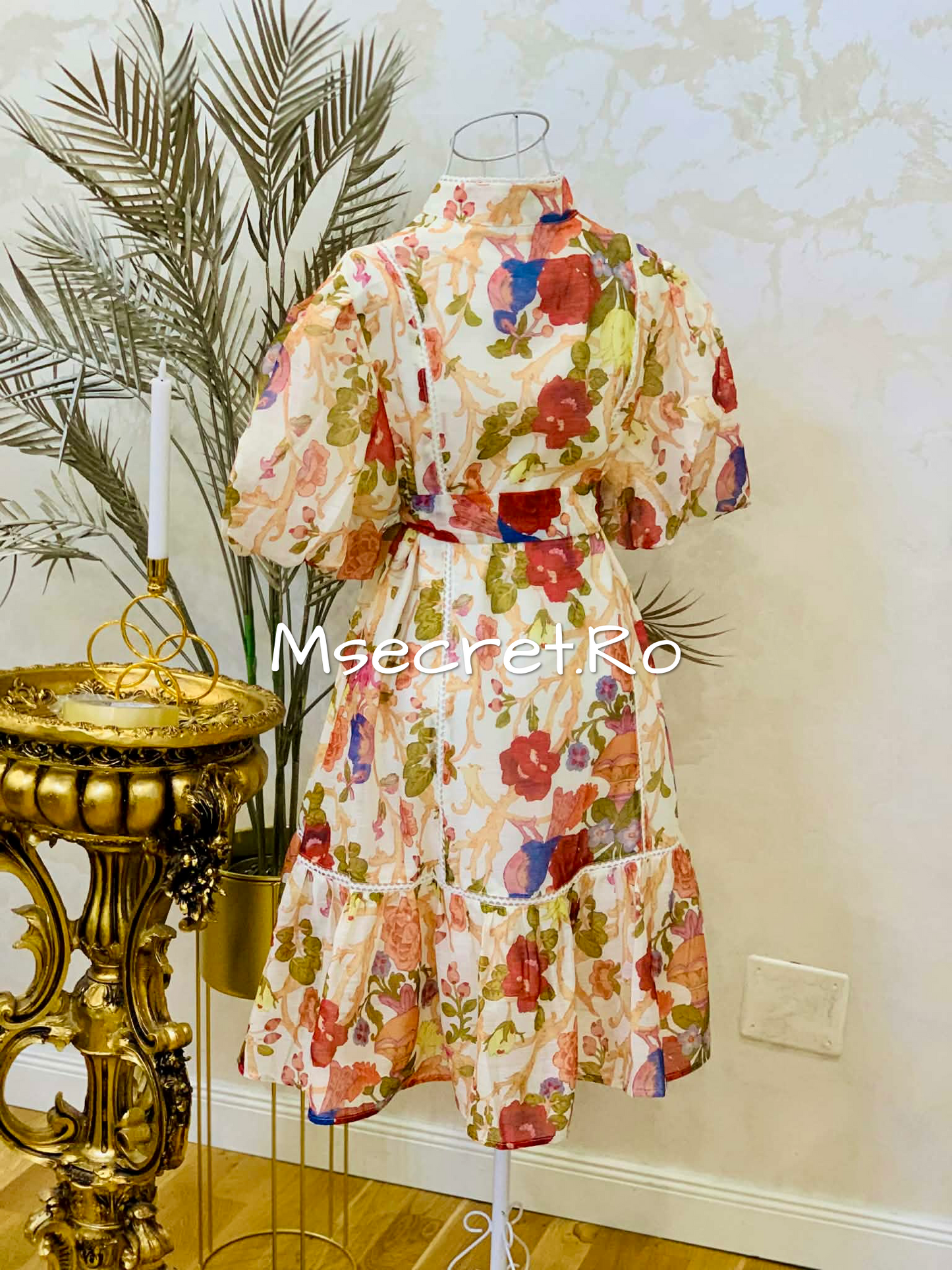 Linen dress with short sleeves