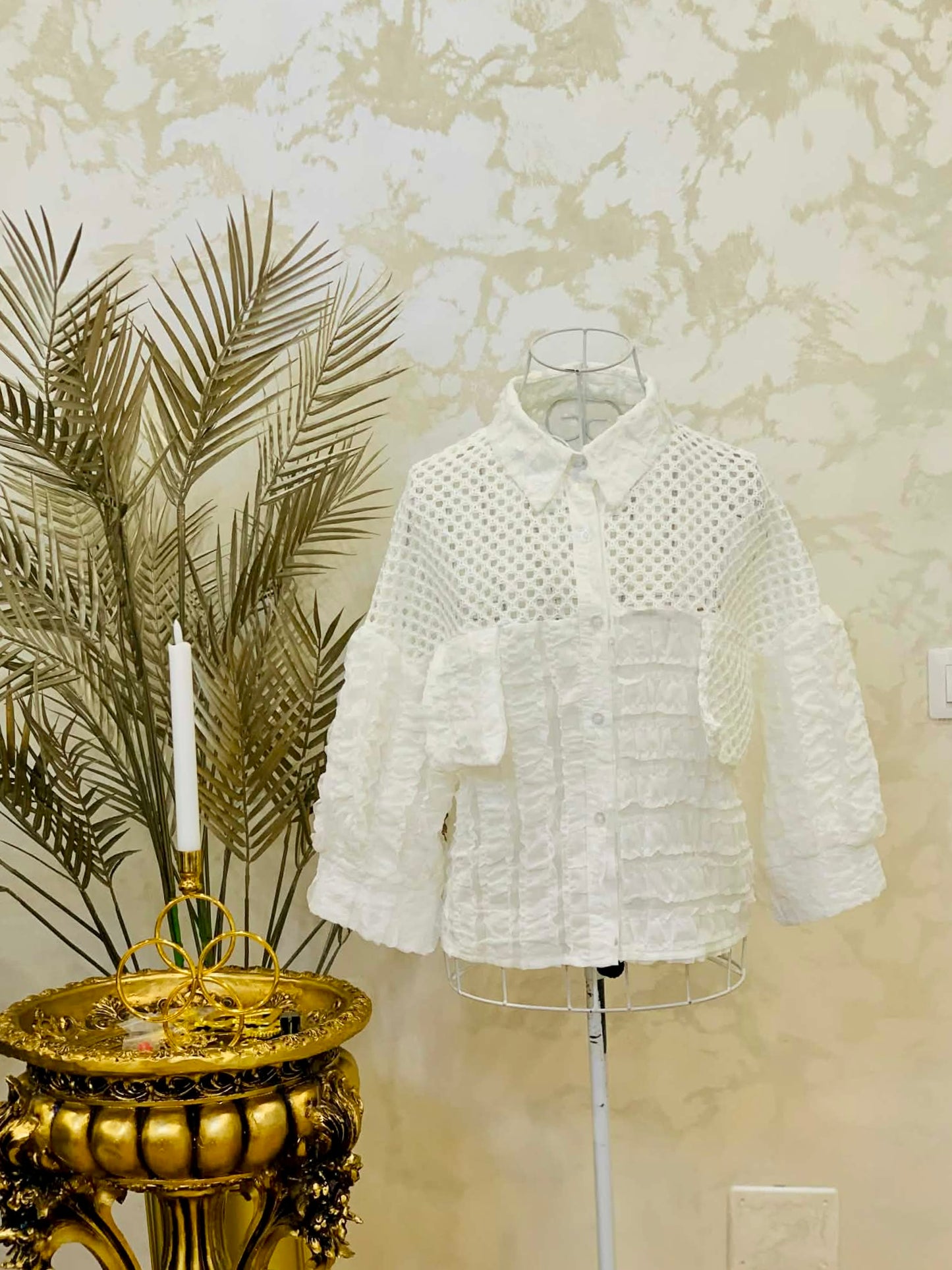Camasa alba texturata cu broderie